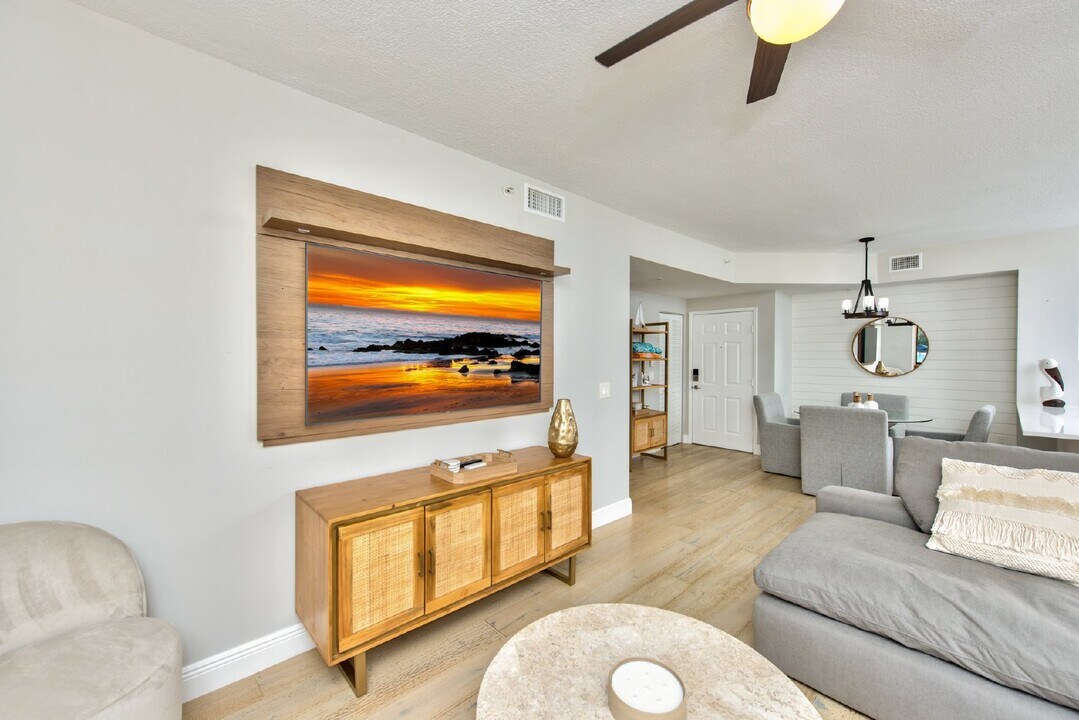 1225 Reserve Way in Naples, FL - Building Photo