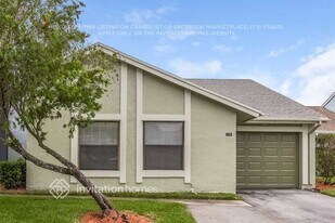 5741 Northpointe Ln in Boynton Beach, FL - Building Photo