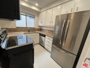 11937 Darlington Ave in Los Angeles, CA - Building Photo - Building Photo