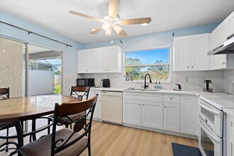 5388 Pamela Wood Way in Sarasota, FL - Building Photo - Building Photo