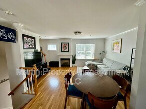 26 Floyd St in Waltham, MA - Building Photo - Building Photo