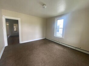 904 E 3rd St, Unit 904 E 3rd St #3 in Monroe, MI - Building Photo - Building Photo