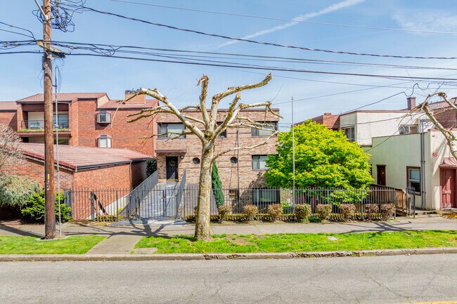 43 Broadway in Tacoma, WA - Foto de edificio - Building Photo