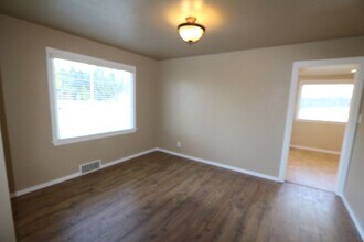 1886 Palo Alto Rd, Unit 1882 Palo Alto Rd in Sequim, WA - Building Photo - Building Photo