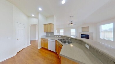 102 Hersee Ct in Hutto, TX - Building Photo - Building Photo