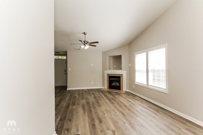 10325 Hugue Way in Charlotte, NC - Building Photo - Building Photo