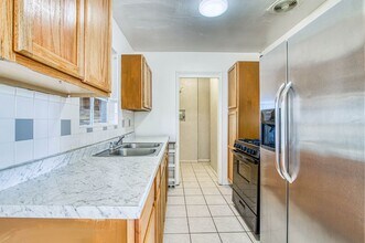 8116 Rogers Rd in El Paso, TX - Building Photo - Building Photo