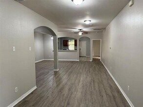 1823 Smoke Tree Ln in Dallas, TX - Building Photo - Building Photo