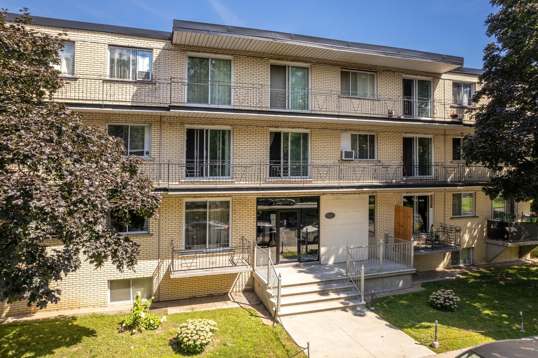 2725 Des Trinitaires Boul in Montréal, QC - Building Photo