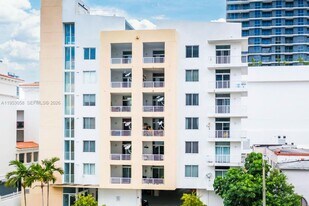425 NE 30th St, Unit 203 in Miami, FL - Building Photo