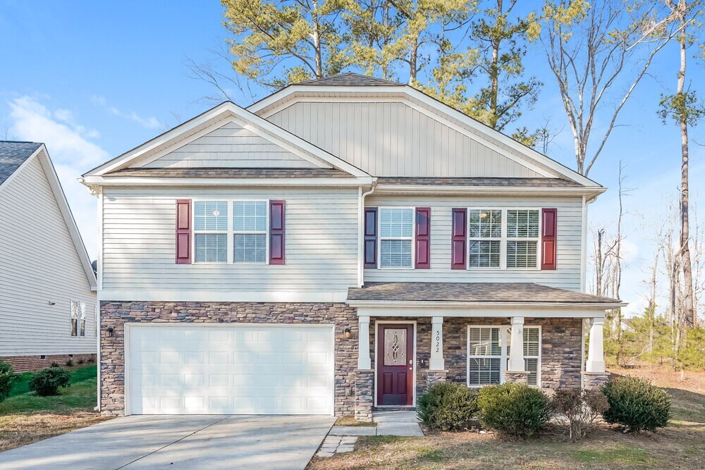 5022 Gailardia Drive in Zebulon, NC - Foto de edificio