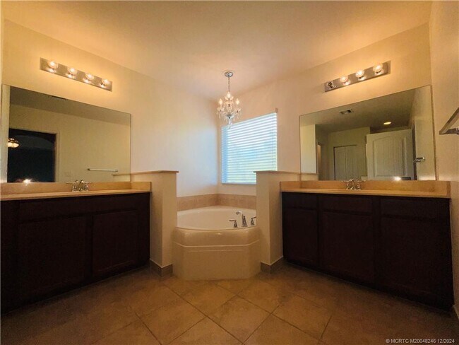 property at 505 NW Windflower Terrace