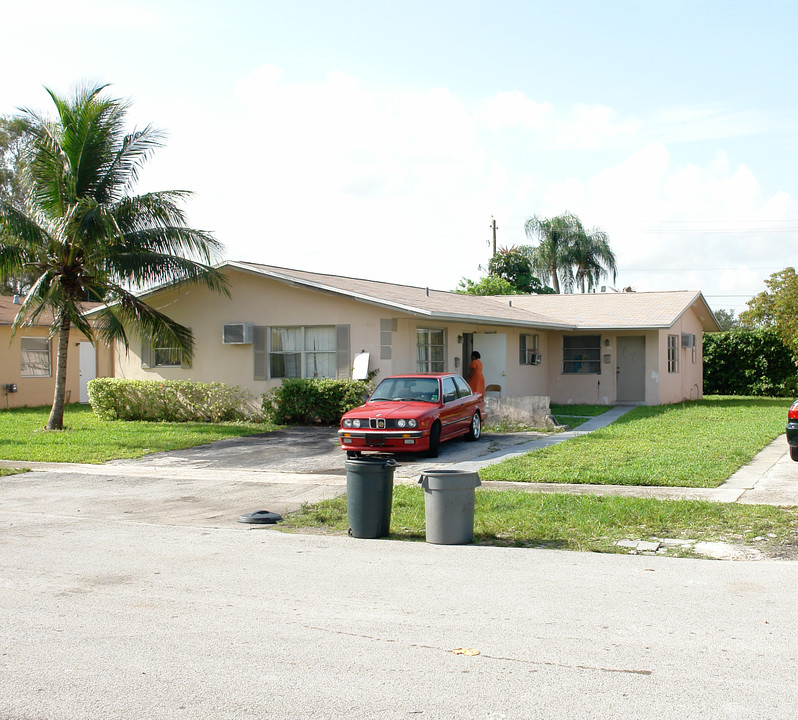 6560-6590 NW 20th Ct in Fort Lauderdale, FL - Building Photo