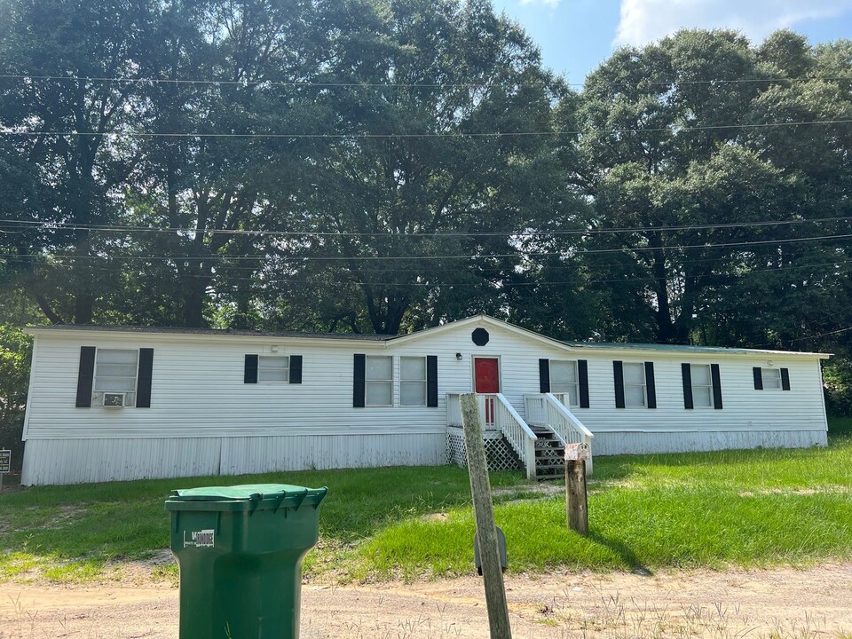 112 E Troy Terrace in Brundidge, AL - Building Photo