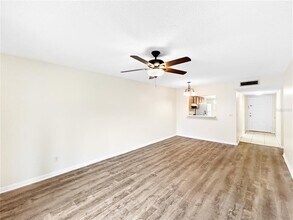 6336 Newtown Cir in Tampa, FL - Foto de edificio - Building Photo
