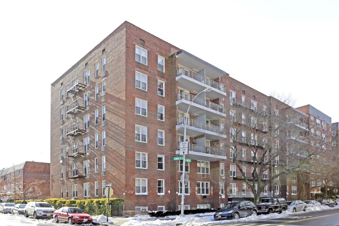 Murray Hill in Flushing, NY - Building Photo