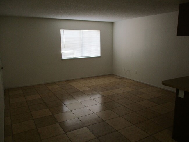 2209 N Jones Blvd in Las Vegas, NV - Building Photo - Building Photo