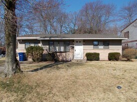 660 Windsor Ave in Maple Shade, NJ - Building Photo