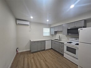 912 Church St in Galveston, TX - Building Photo - Building Photo