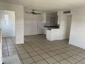 4440 E Dakota Ave in Fresno, CA - Building Photo - Building Photo