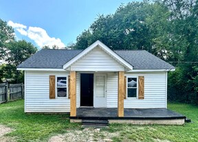 209 Camp St in Laurens, SC - Building Photo