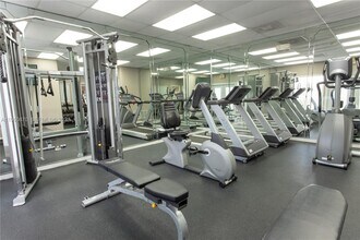 1863 S Semoran Blvd in Orlando, FL - Building Photo - Building Photo