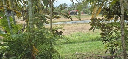 505 Causeway Dr in Lehigh Acres, FL - Foto de edificio - Building Photo