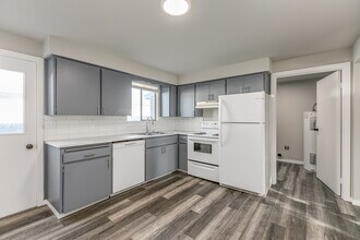 Heritage Manor Apartments in Kennewick, WA - Building Photo - Building Photo