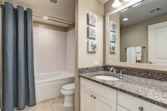 801 E Beach Dr in Galveston, TX - Building Photo - Building Photo