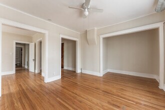 4001 W Montrose Ave, Unit 2 in Chicago, IL - Building Photo - Building Photo