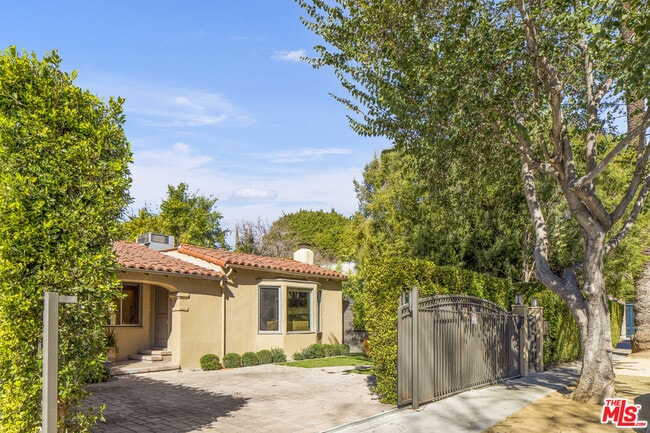 property at 735 Westmount Dr