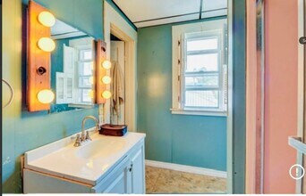 205 W Fulton St, Unit 2nd Floor in Gloversville, NY - Building Photo - Building Photo