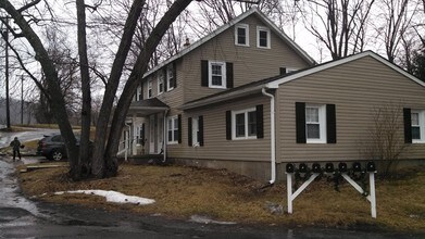 28-30 Taylor Rd in Franklin, NJ - Foto de edificio - Building Photo
