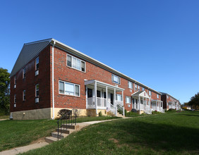 Concord Court Apartments in Aston, PA - Foto de edificio - Building Photo