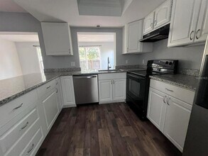 2072 Los Lomas Dr in Clearwater, FL - Building Photo - Building Photo