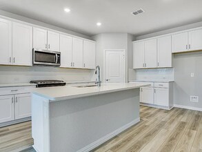 3416 Kingsview Dr in Denton, TX - Building Photo - Building Photo