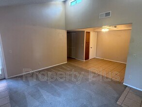 1075 E Chandler Blvd in Chandler, AZ - Building Photo - Building Photo