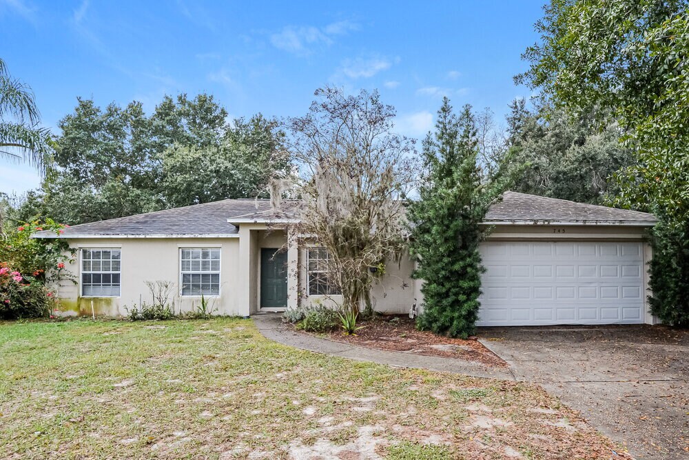 745 Briargrove Ave in Davenport, FL - Foto de edificio