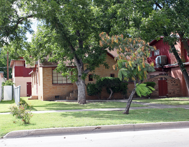 513 N Alameda St in Carlsbad, NM - Building Photo - Building Photo