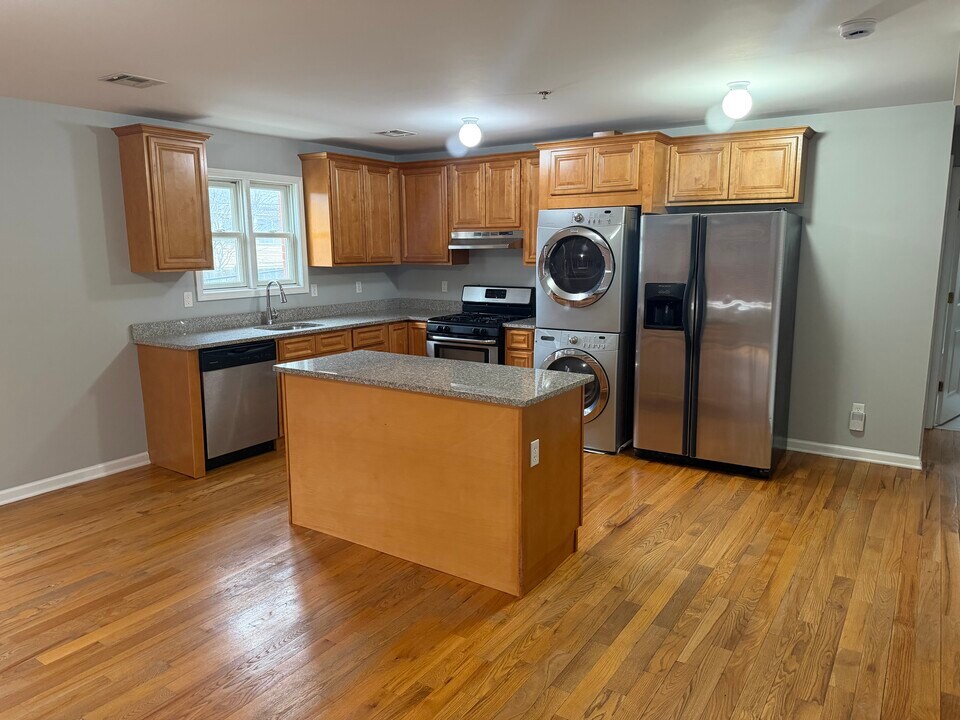 104 Luttgen Pl, Unit 4 in Linden, NJ - Foto de edificio