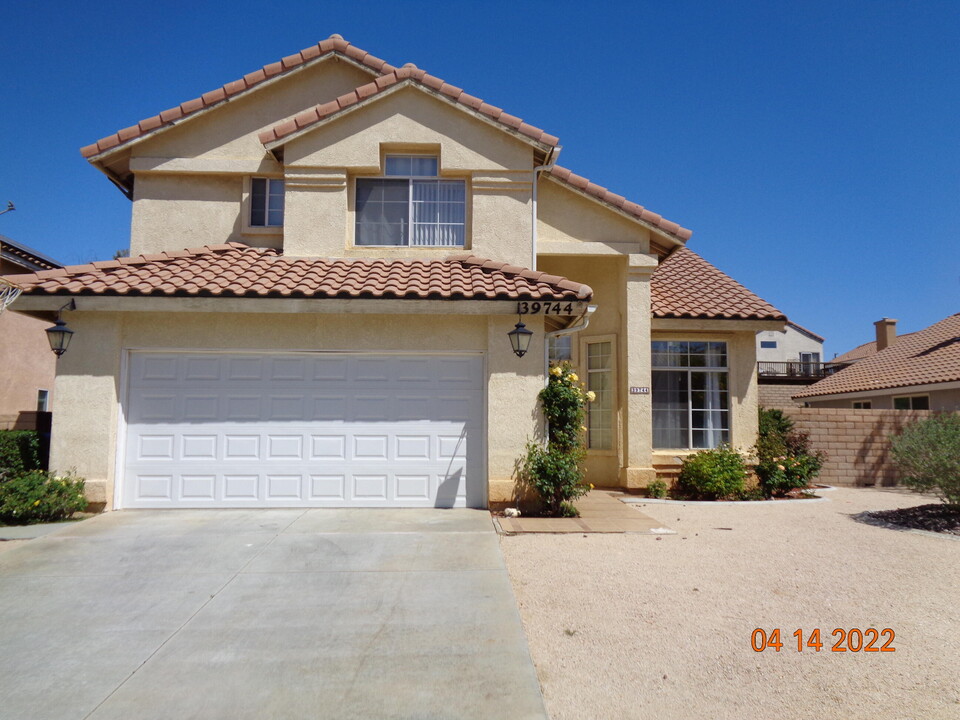 39744 Milan Dr in Palmdale, CA - Building Photo