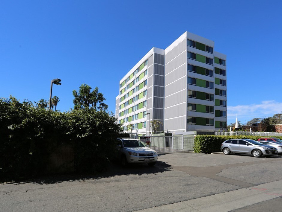 14650 Sherman Way in Los Angeles, CA - Building Photo