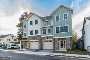 17 Wilson St in Lambertville, NJ - Building Photo