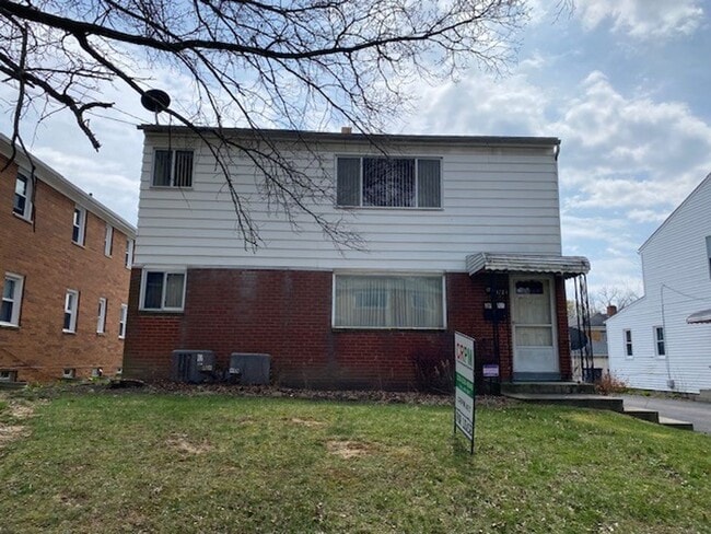 property at 1726-1726 Tanglewood Dr