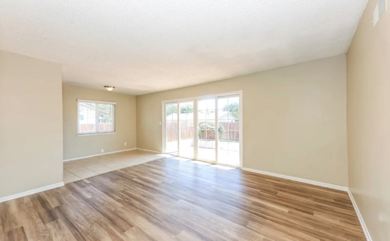 2815 St Elmo Dr in Rialto, CA - Building Photo