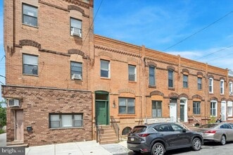 1639 Wolf St in Philadelphia, PA - Building Photo - Building Photo
