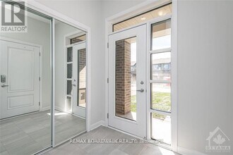 813 Dynasty St in Ottawa, ON - Building Photo - Building Photo