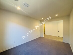 8038 N Purple Aster Pl in Tucson, AZ - Building Photo - Building Photo