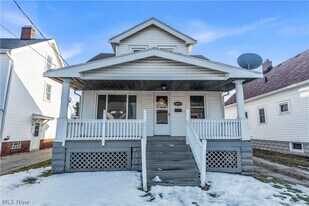 18810 Arrowhead Ave in Cleveland, OH - Building Photo