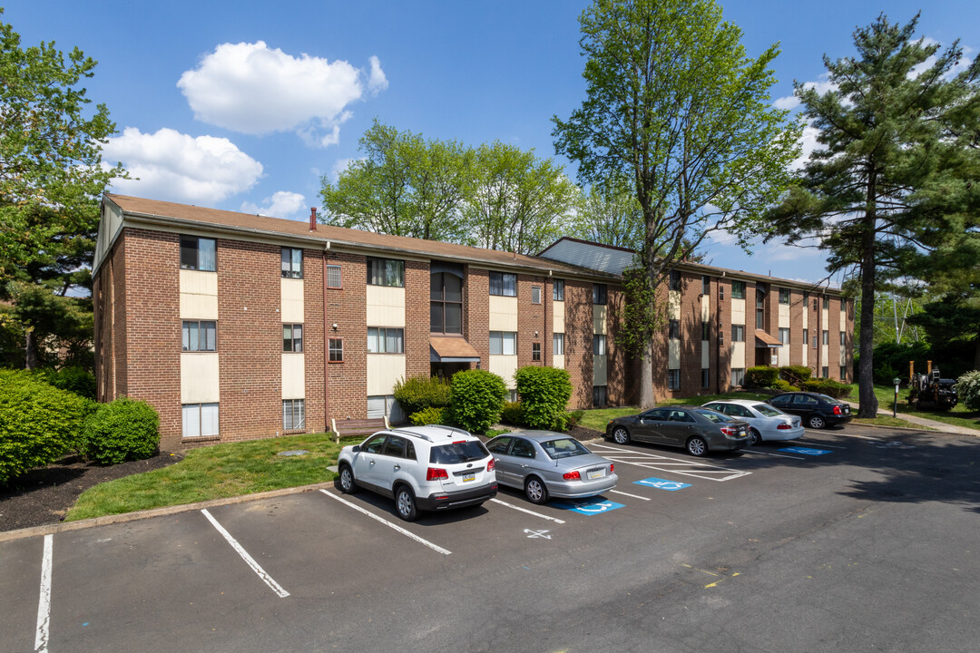 Pathways Condominiums in Philadelphia, PA - Building Photo